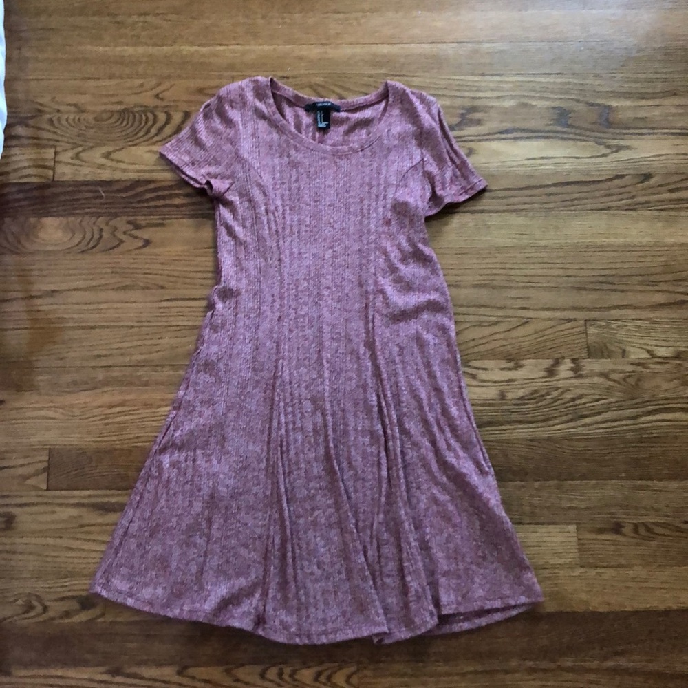 Sweater knit dress in a garnet and white detail